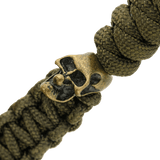 Detalje af olivengrøn M-Tac Loopy Snake Skull Lanyard, vist med flettet paracord og dekorativt kranie i metal, til kniv og udstyr.