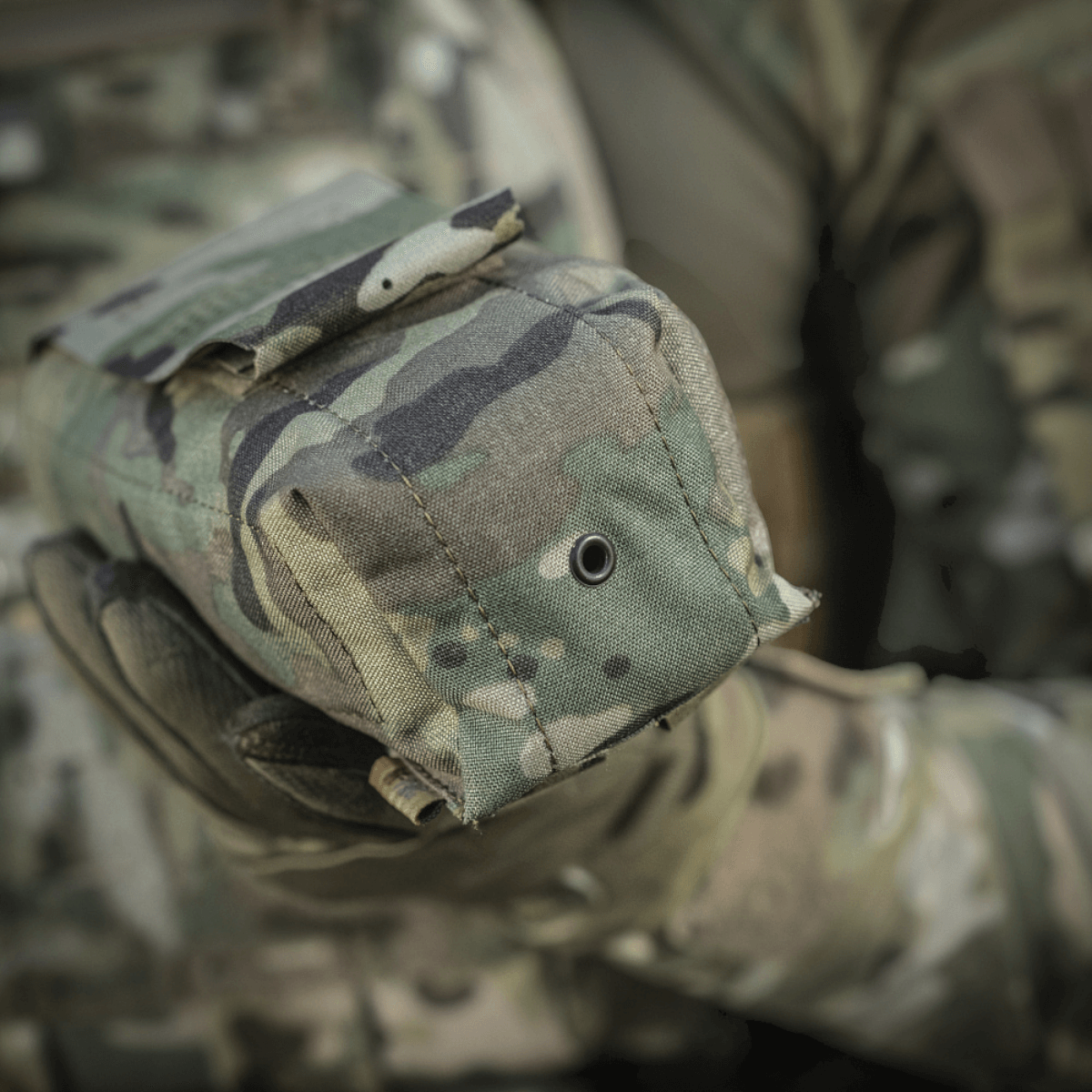 M-Tac Mediclomme Small Vertical Elite, innovativ førstehjælpspose i slidstærkt Cordura 500D materiale.