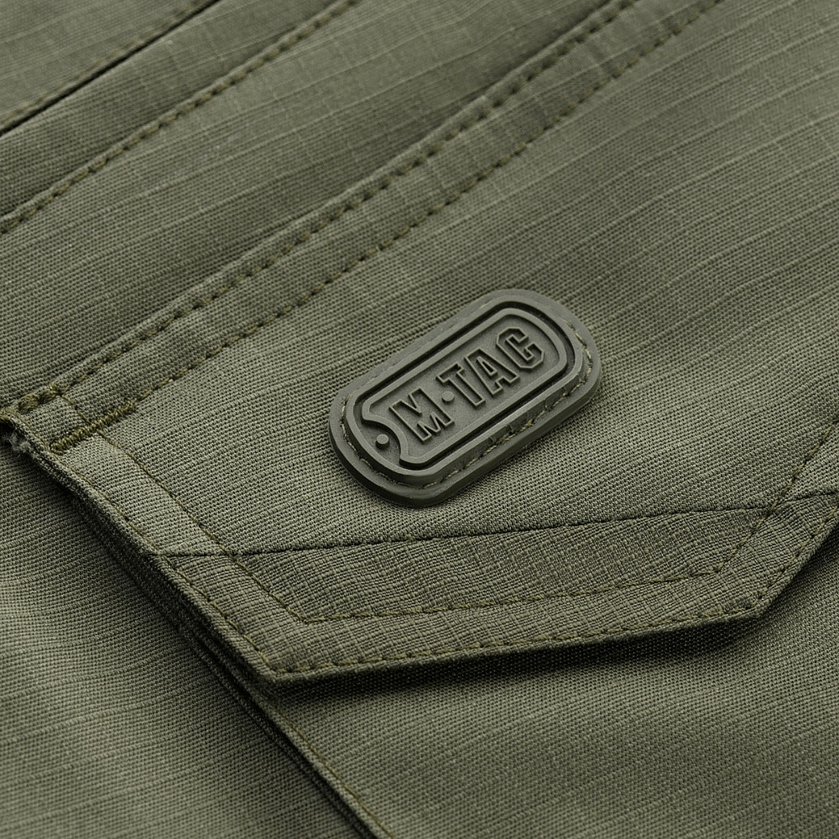 Detalje af M-Tac Shorts Aggressor Gen.II Flex med taktisk design i rip-stop materiale, grå farve.