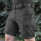 M-Tac Shorts Aggressor Short er knælange med taktiske lommer, ideel til sommerture og byrundfart med YKK lynlåse og elastiske detaljer.