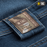 M-Tac Tactical Gen.I Regular Fit jeans med camouflagemærke på tæt skud af denimstof.
