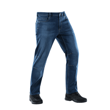 M-Tac Tactical Gen.I Regular Fit jeans på en mannequin, fremstillet i slidstærkt denim, designet til taktisk brug og komfort.
