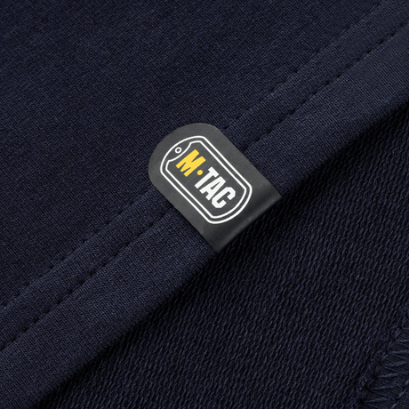 M-Tac Pullover 4 Seasons i marineblå med robust syning og mærke. Perfekt til hverdags- og taktisk brug hele året.