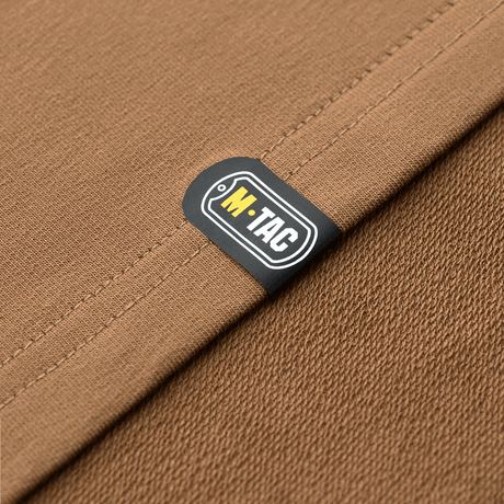 Tag på M-Tac Pullover 4 Seasons pullover i brunt stof.