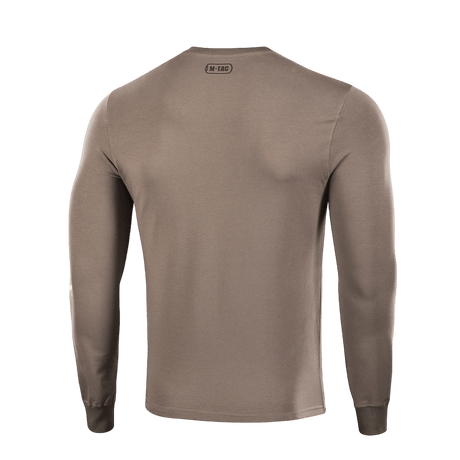 M-Tac Pullover 4 Seasons set bagfra med rund hals og manchetter i elastisk stof, ideel til daglig og taktisk brug året rundt.