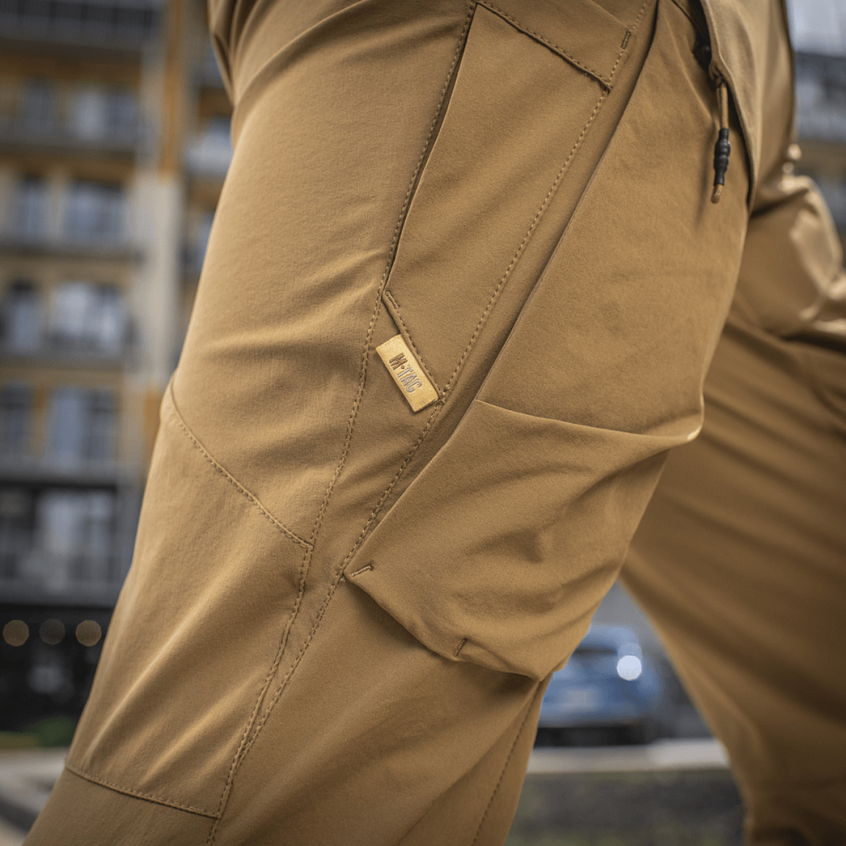 Nærbillede af M-Tac Bukser Rubicon Flex med innovativ cargo-lomme og 4-Way Stretch stof til træning og fritid.