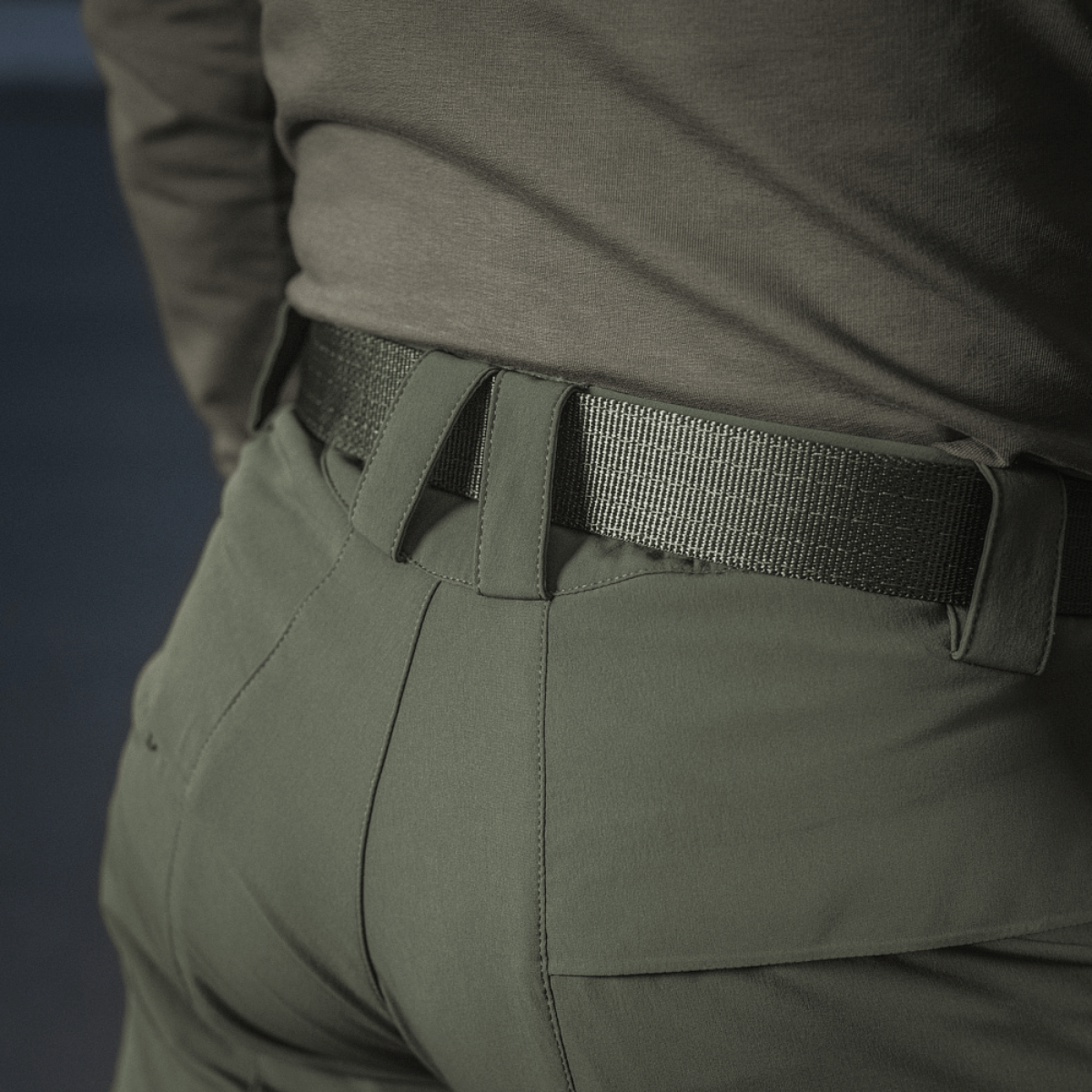 Detaljeret billede af M-Tac Bukser Rubicon Flex med innovativt cargo-lomme design, lavet af vandtæt og åndbart stof.