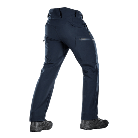 M-Tac Bukser Soft Shell Vinter set bagfra, viser de vind- og vandafvisende egenskaber og fleecefor for ekstra komfort.