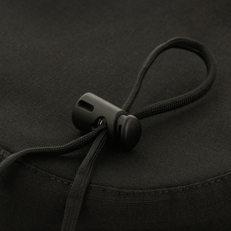 Detalje af snor og lukning på M-Tac Panama Rip-Stop hat i sort rip-stop materiale.