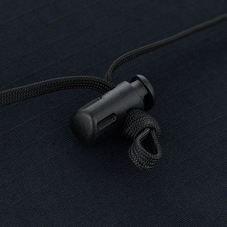 Detalje af snor og stopper på M-Tac Panama Rip-Stop army-hat, inspireret af Boonie-model, lavet af rip-stop stof for holdbarhed.