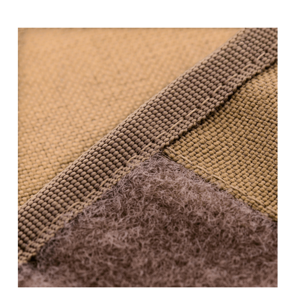 Nærbillede af M-Tac Pung Elite lavet af slidstærkt Cordura-nylonmateriale i militærstil med velcrolukning.