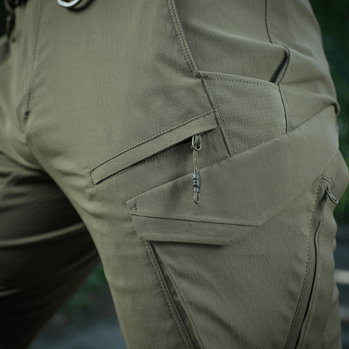 M-Tac Aggressor Summer Flex Shorts med funktionelle lommer og Flex Rip-Stop stof, perfekte til udendørs aktiviteter og taktisk brug.