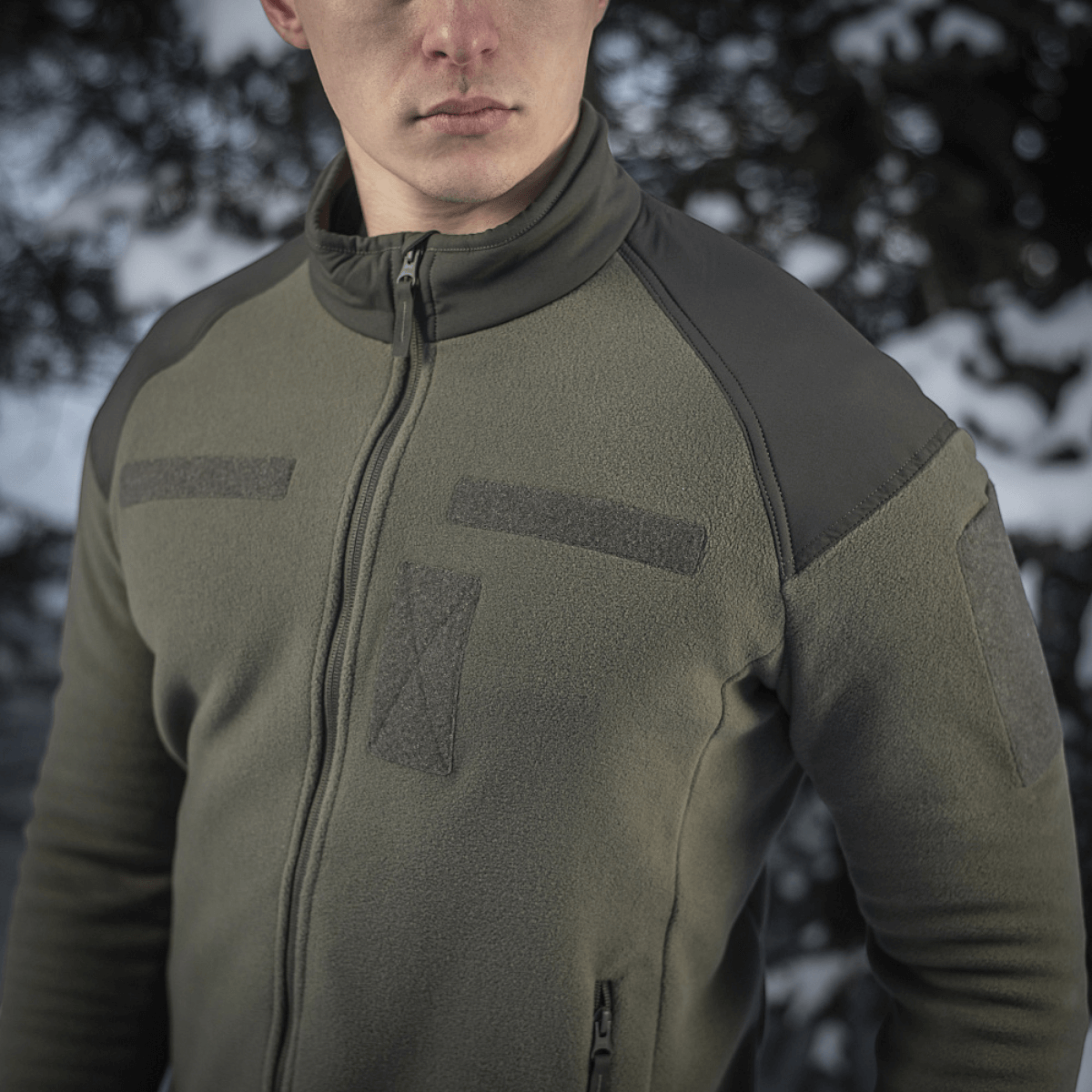 M-Tac Combat Fleece Jakke - holdbar fleecetrøje med vindtæt paneler, designet til varme og komfort i kolde forhold.