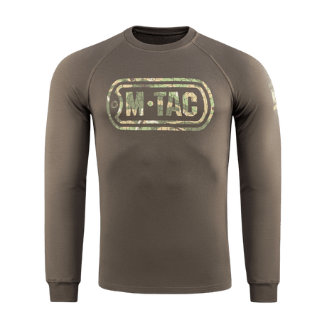 M-Tac Raglan Logo trøje med camouflage logo og slogan på ærme. 95% bomuld, 5% elastan, komfortabel pasform, grøn farve.