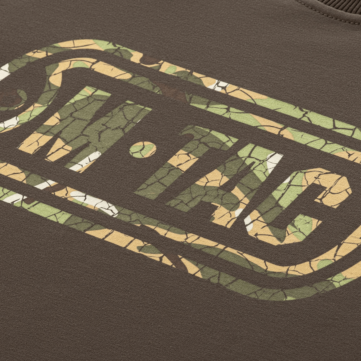 M-Tac Raglan Logo med camouflageprint, bomuldsblanding og MagnaColours tryk, komfortabel pasform, perfekt til militær og taktisk brug.