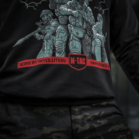 M-Tac Hoodie Freedom med militærinspireret print, ideel til hverdagsbrug og friluftsliv, kombinerer komfort og funktionalitet. MagnaColours® blæk.