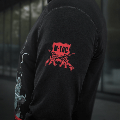 M-Tac Hoodie Freedom med rød printmotiv på ærmet, ideel til hverdagsbrug og friluftsliv. Komfortabel pasform i bomuld med elastan.