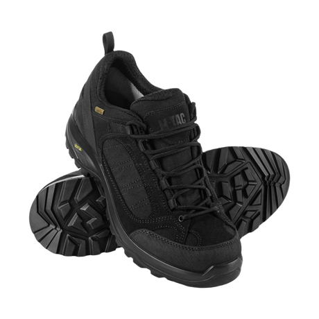 M-Tac Sneakers Tactical Demi-Season Pro Line i sort med robuste Vibram-såler, designet til træning og taktiske aktiviteter.