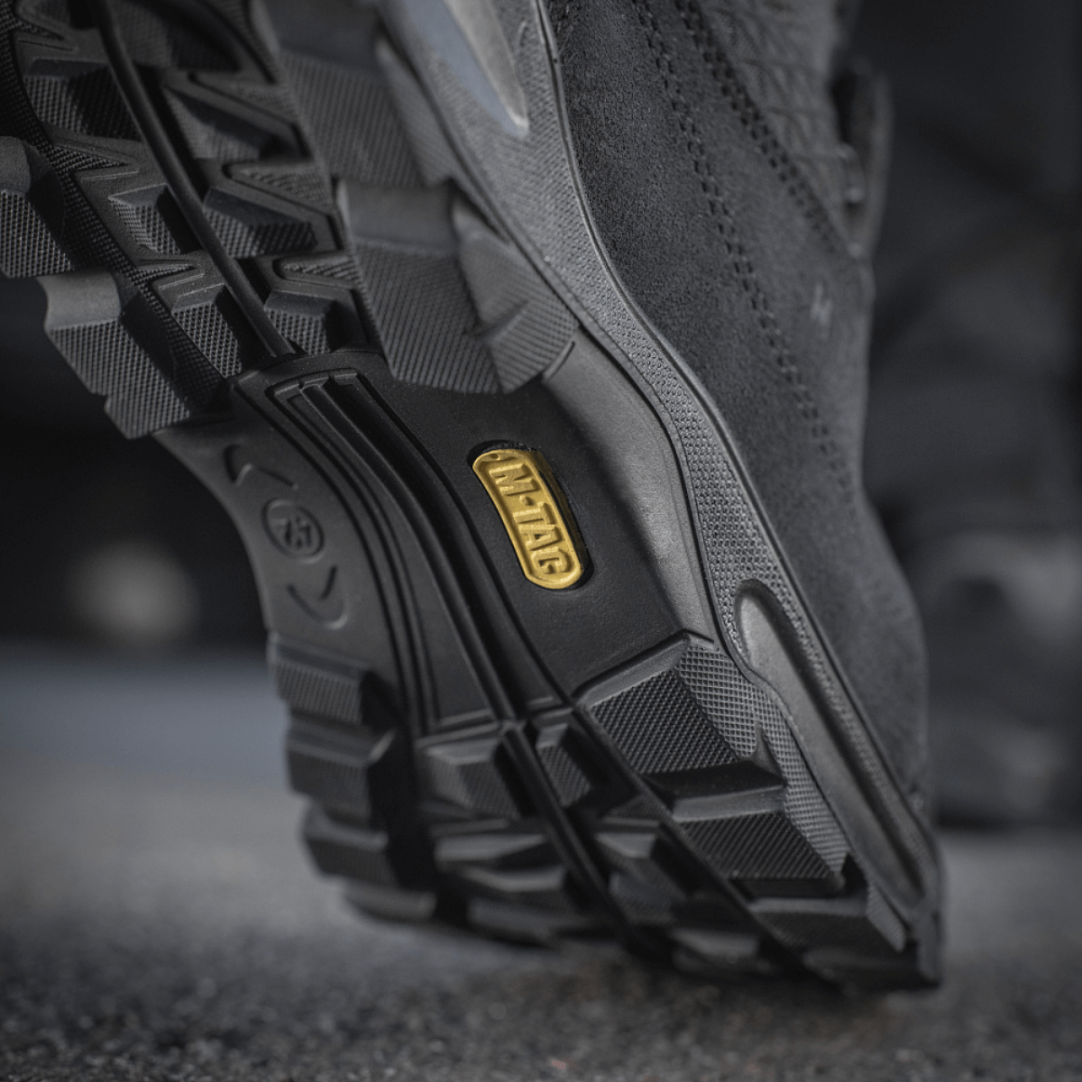 Nærbillede af sålen på M-Tac Tactical Sneakers Patrol R Vent, der viser skridsikkert mønster og holdbarhed til udendørsaktiviteter.