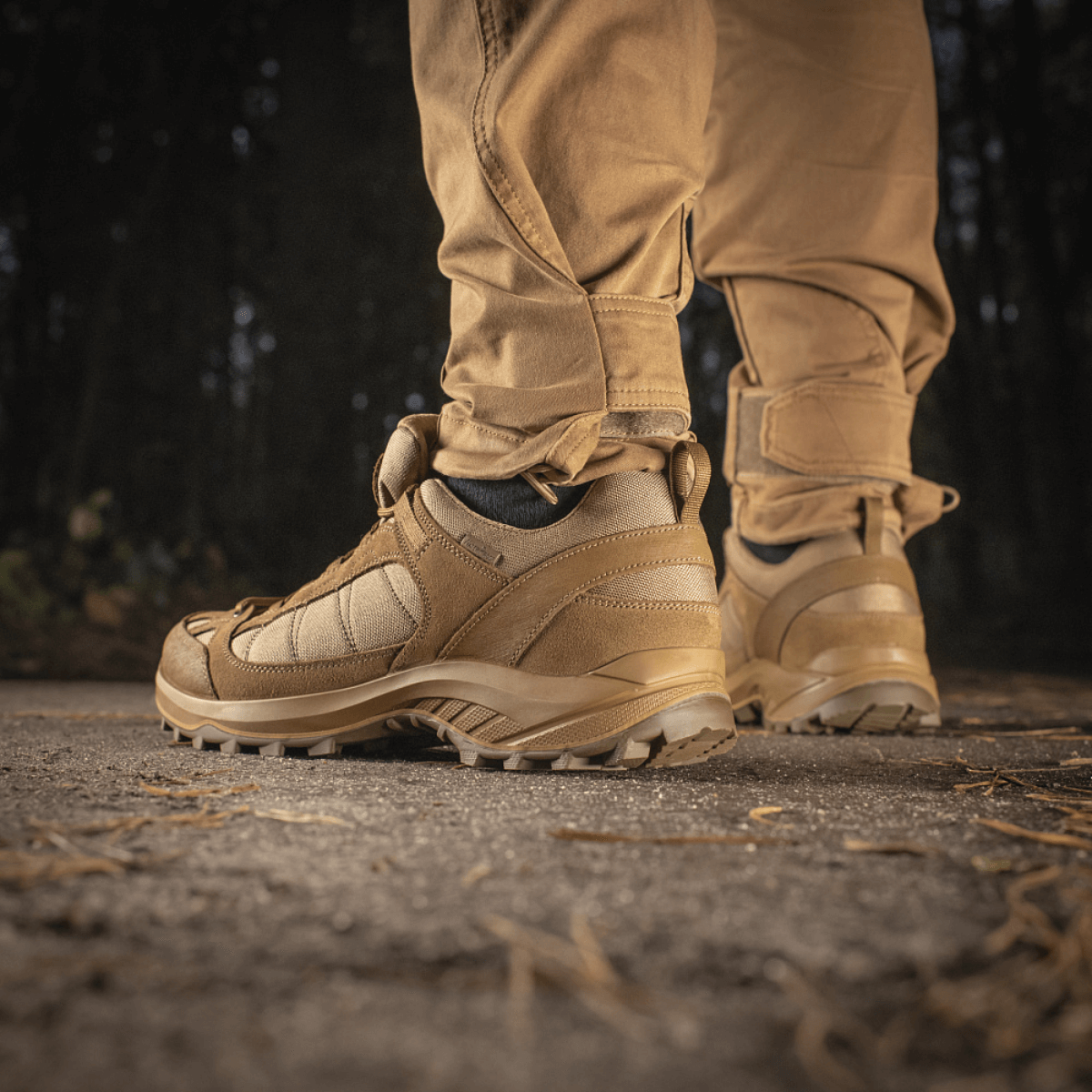 M-Tac Tactical Sneakers Demi-Season – Let og komfortabel til trekking og outdoor, vist bagfra i en naturlig omgivelser.