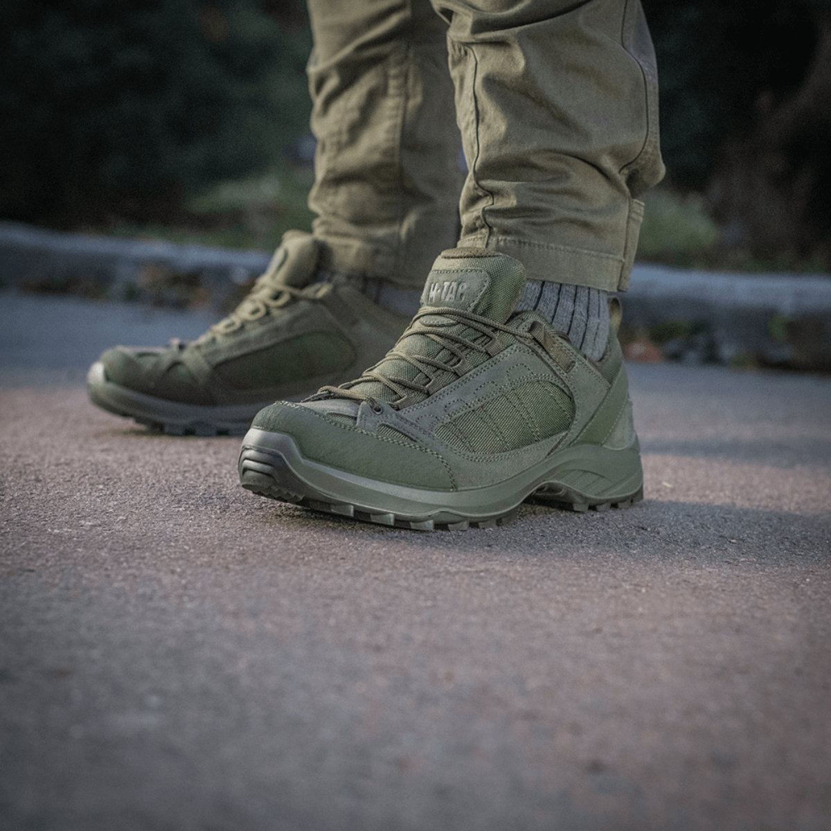 Tactical Sneakers Demi-Season – Let og komfortabel, ideelle til trekking og outdoor-aktiviteter, med slidstærk sål og læderoverdel.