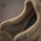 Nærbillede af M-Tac Tactical Sneakers IVA viser den åndbare mesh-overdel til ventilation og komfort under sommeraktiviteter.