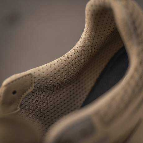 Nærbillede af M-Tac Tactical Sneakers IVA viser den åndbare mesh-overdel til ventilation og komfort under sommeraktiviteter.