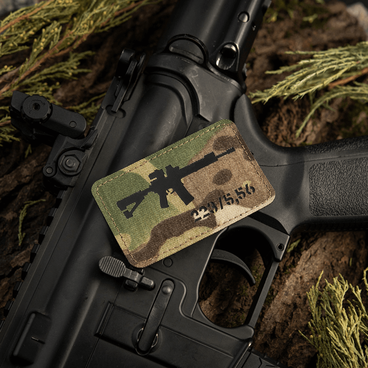 M-Tac AR-15 223/5,56 Laser Cut Patch på AR-15 riffel, taktisk morale patch med Velcro til tøj og udstyr, Cordura 500D materiale