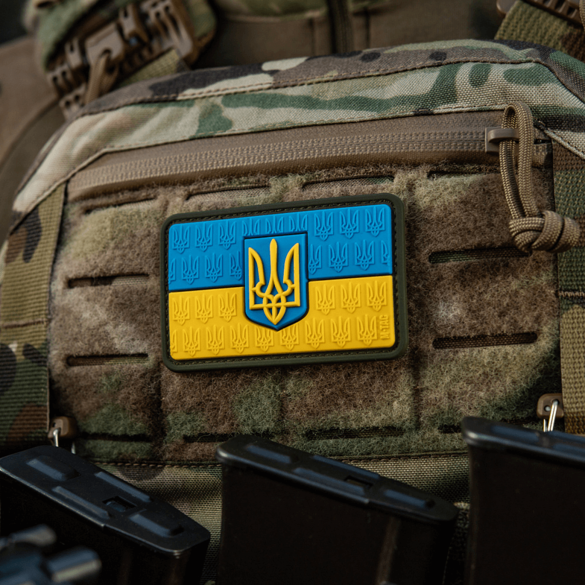 M-Tac Patch Ukraine Flag med Våbenskjold på camouflagevest