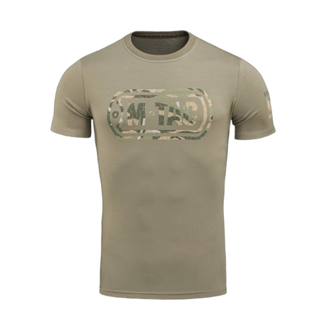 M-Tac T-Shirt Logo med camouflagemønster og slogan "Born by Revolution" på ærmet. Stilfuld og komfortabel militær trøje.