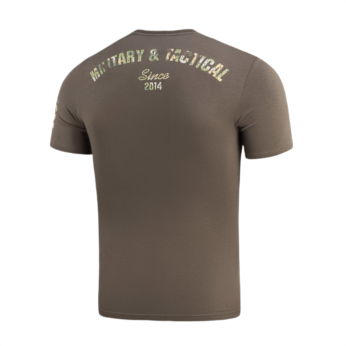 M-Tac T-Shirt Logo med "Military & Tactical Since 2014" camouflagemønster på bagsiden og sloganet "Born by Revolution – Hardened by War".
