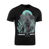 M-Tac T-Shirt Our Land som viser militærmotiv med ugle og ulv, fremhæver ukrainsk krigerånd. Hyldest til modige soldater.