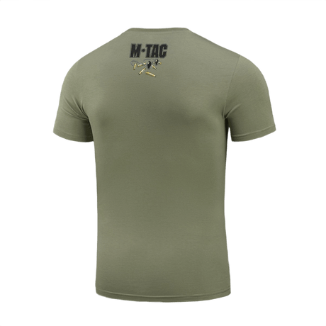 M-Tac T-Shirt Mole i olivengrøn med humoristisk sniper-print og symboler bagpå, fremhæver dedikation og præcision. Komfortabel bomuldsblanding.