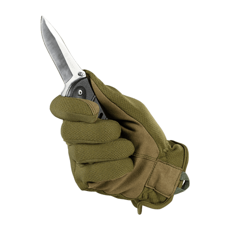 M-Tac Handsker Scout Tactical Mk.2 i brug med kniv, viser slidstærk syntetisk lædergreb, fleksibilitet og hurtig tørringsegenskaber