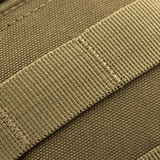 Detalje af M-Tac Urban Line City Patrol Fastex Taske i slidstærkt 600D polyester med PVC-coating, tæt syning og militærgrønt design.