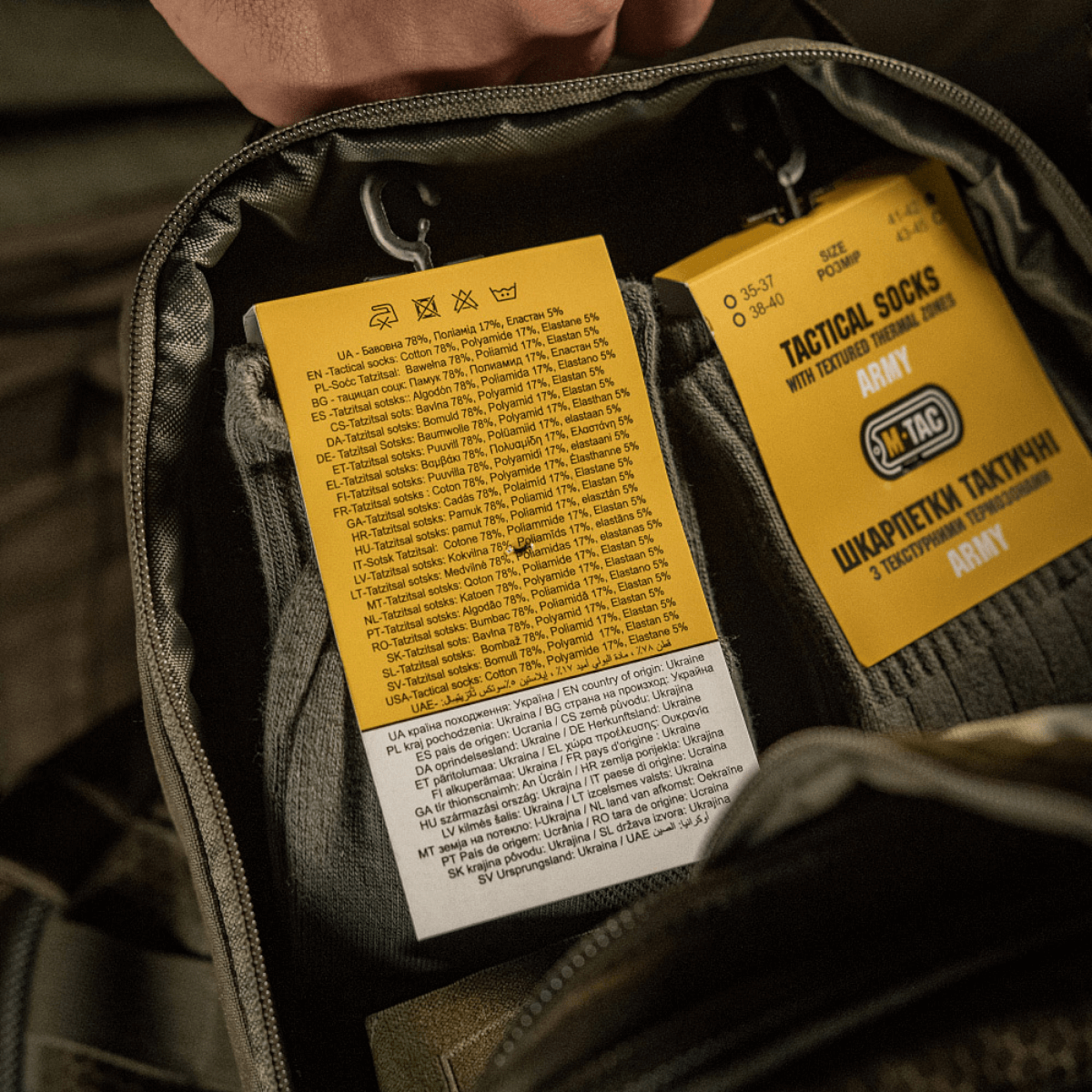 M-Tac Sokker Tactical Army pakket i en taske, klar til brug i forskellige aktiviteter som hverdagsbrug, træning og lange ture.