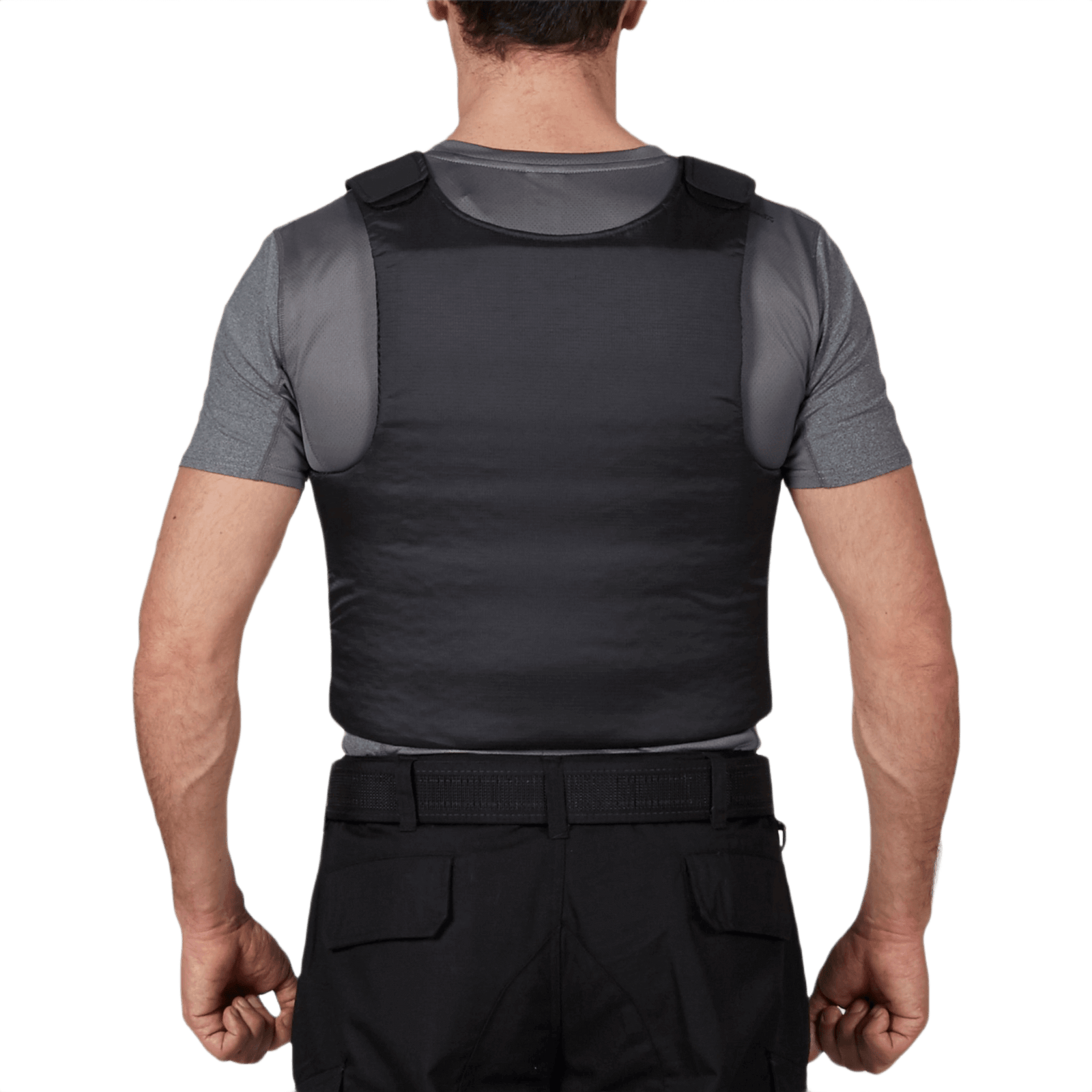 Person bærer Anorak Concealable III Cover designet til skjult beskyttelse, fremstillet af RIP-STOP Dry Comfort XT® og Coolmax® materialer.