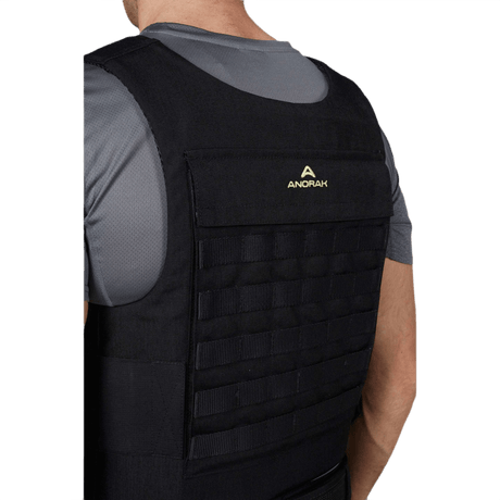 Anorak Duty III-M Cover set bagfra, viser ergonomisk design og PALS-webbing til MOLLE-udstyr.