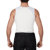 En person, der bærer Anorak Rhodium® Undershirt I for maksimal IIIA-beskyttelse og høj skjulbarhed.