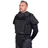 Mand iført Elite Armor Combat skudsikkervest set forfra