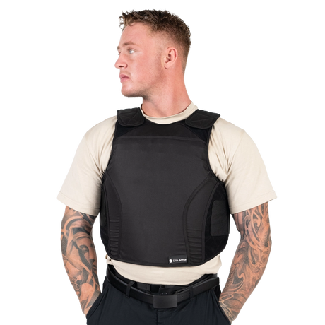 Elite Armor Xtreme Stik & Skudsikker vest model vinkel