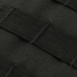 Detaljeret billede af M-Tac Assistant Taske med MOLLE-paneler til ekstra udstyr. Kompakt enkeltsele-rygsæk i robust 600D materiale.