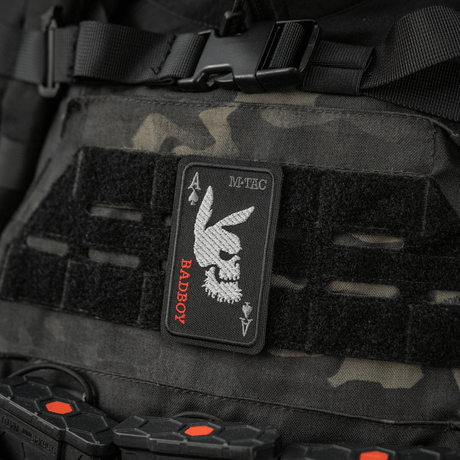 M-Tac Patch Bad Boy (Broderi) med Ace of Spades og kaninske kranium, symbol på mod og humor, fastgjort med Velcro, 8x5 cm Cordura 500D.