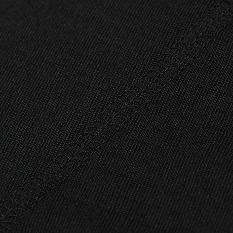 Tæt billede af stoffet fra M-Tac Thermal Fleece Shirt Delta Level 2 Lady i sort polyester, der viser syningen og kvaliteten.