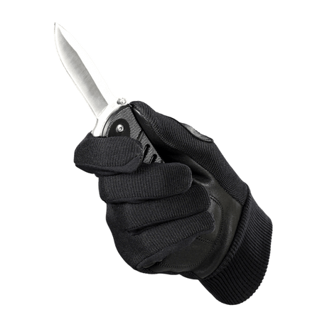 M-Tac Handsker Assault Tactical Mk.8 med taktisk kniv i hånd, designet til politistyrker og sikkerhedsagenter, komfort og fleksibilitet.