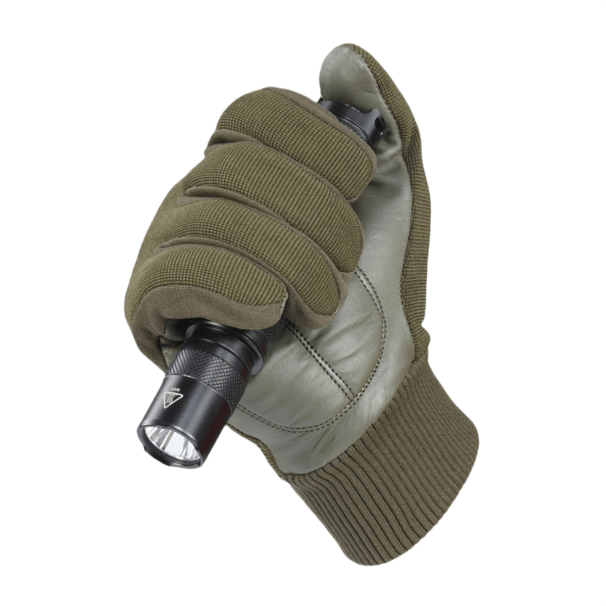 M-Tac Handsker Assault Tactical Mk.8 i brug med lommelygte, designet til taktisk brug og skydning, syntetiske materialer med læder.