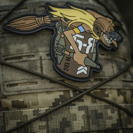 M‑Tac Patch Baba-Yaga Horizontal med 3D-effekt, PVC-materiale og Velcro fastgørelse på camouflagebaggrund