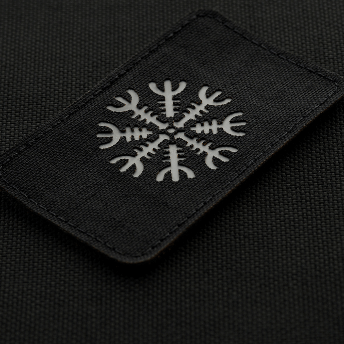 M-Tac Patch Helm of Horror Vandret Laser Cut med ægishjálmur, lavet af holdbar Cordura 500D, fastgøres med Velcro.