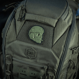 M-Tac Patch Operator 3D PVC på taktisk rygsæk med Velcro fastgørelse, realistisk design, perfekt til tøj eller udstyr.