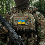 M-Tac patch Ukraine Flag med ZSU Trident PVC på militæruniform i camouflagemønster.